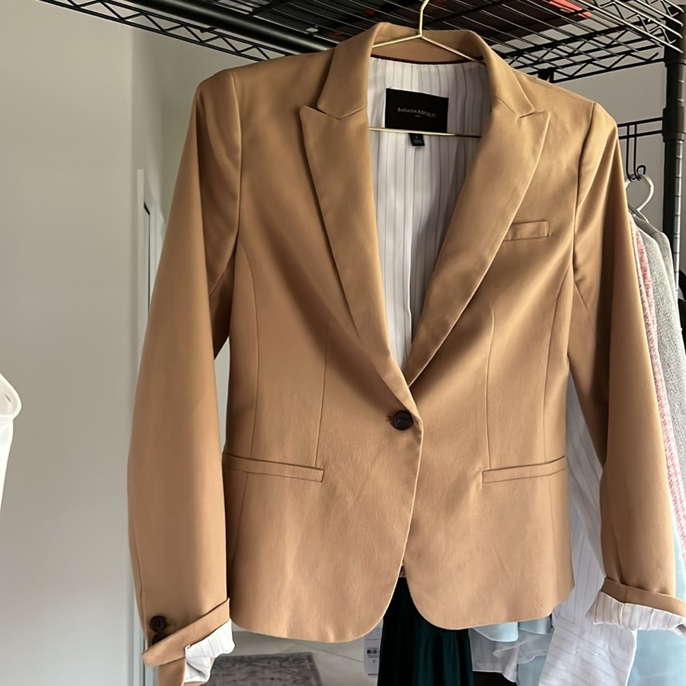 Banana Republic Preppy Womens  schoolboy blazer in Tan, fully lined